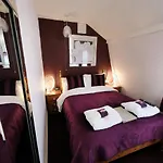 Toulson Court 4*