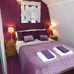 Toulson Court Vendégház 4*