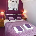Toulson Court Vendégház 4*