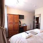 Toulson Court Pensionat 4*