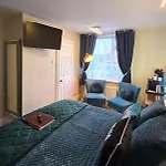 Toulson Court 4*