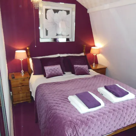 Toulson Court Гостевой дом 4*