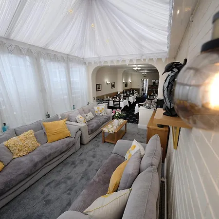 Toulson Court 4*