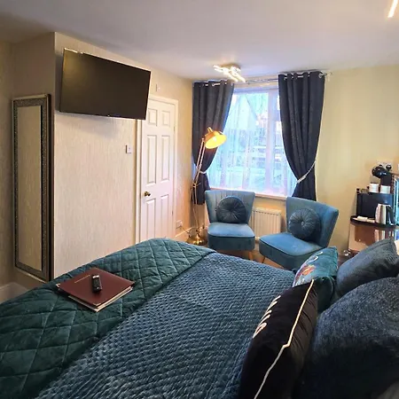 Toulson Court 4*